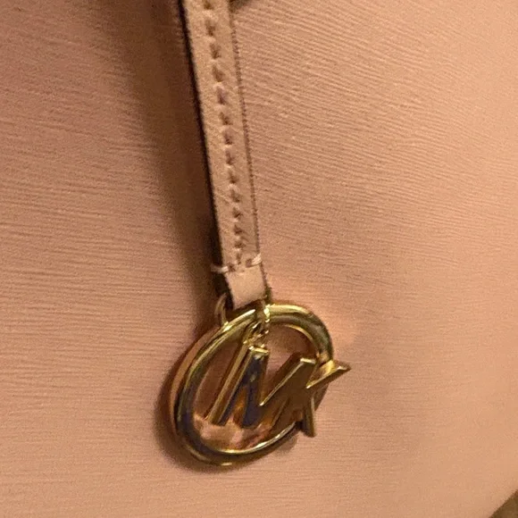 Michael Kors Jetset Light Pink Tote with Gold Accents With Wristlet - Picture 16 of 16